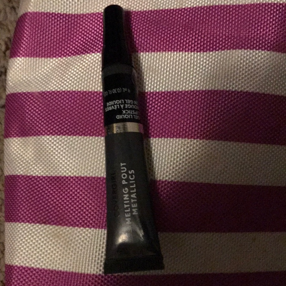 Cover girl melting pout metallics lipstick